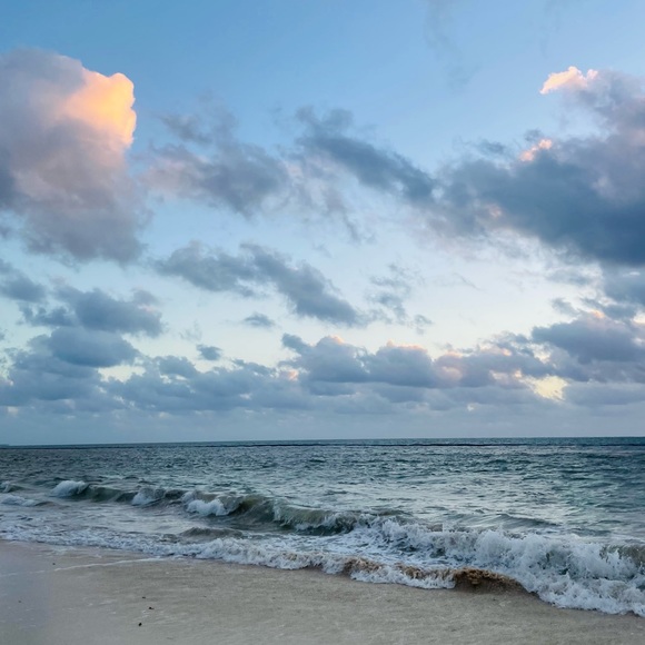 Meet your Posher. - Picture 1 of 3